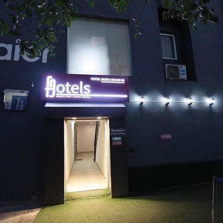 Hotel Noida Grand Sec 58 Екстер'єр фото