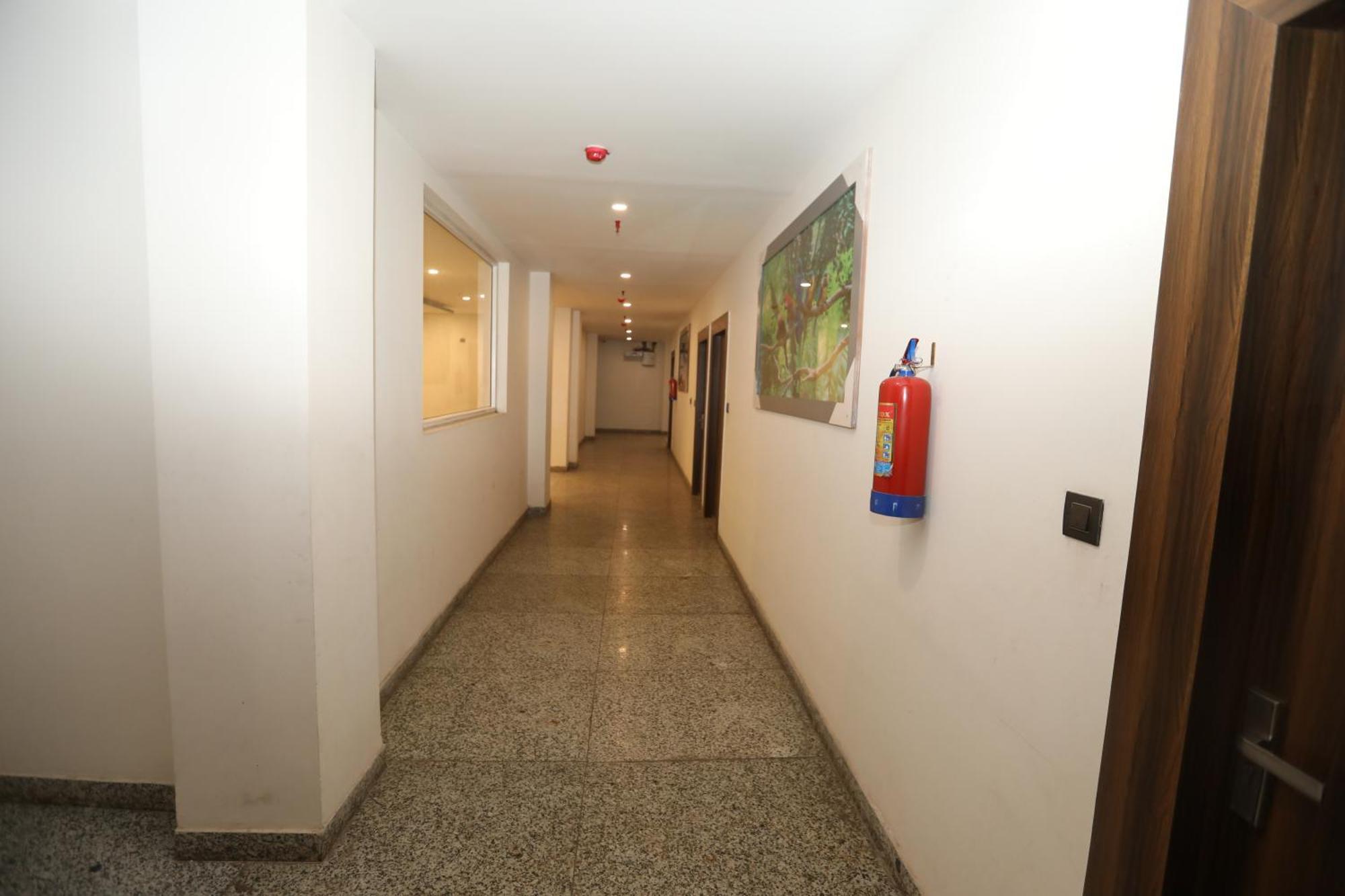 Hotel Noida Grand Sec 58 Екстер'єр фото