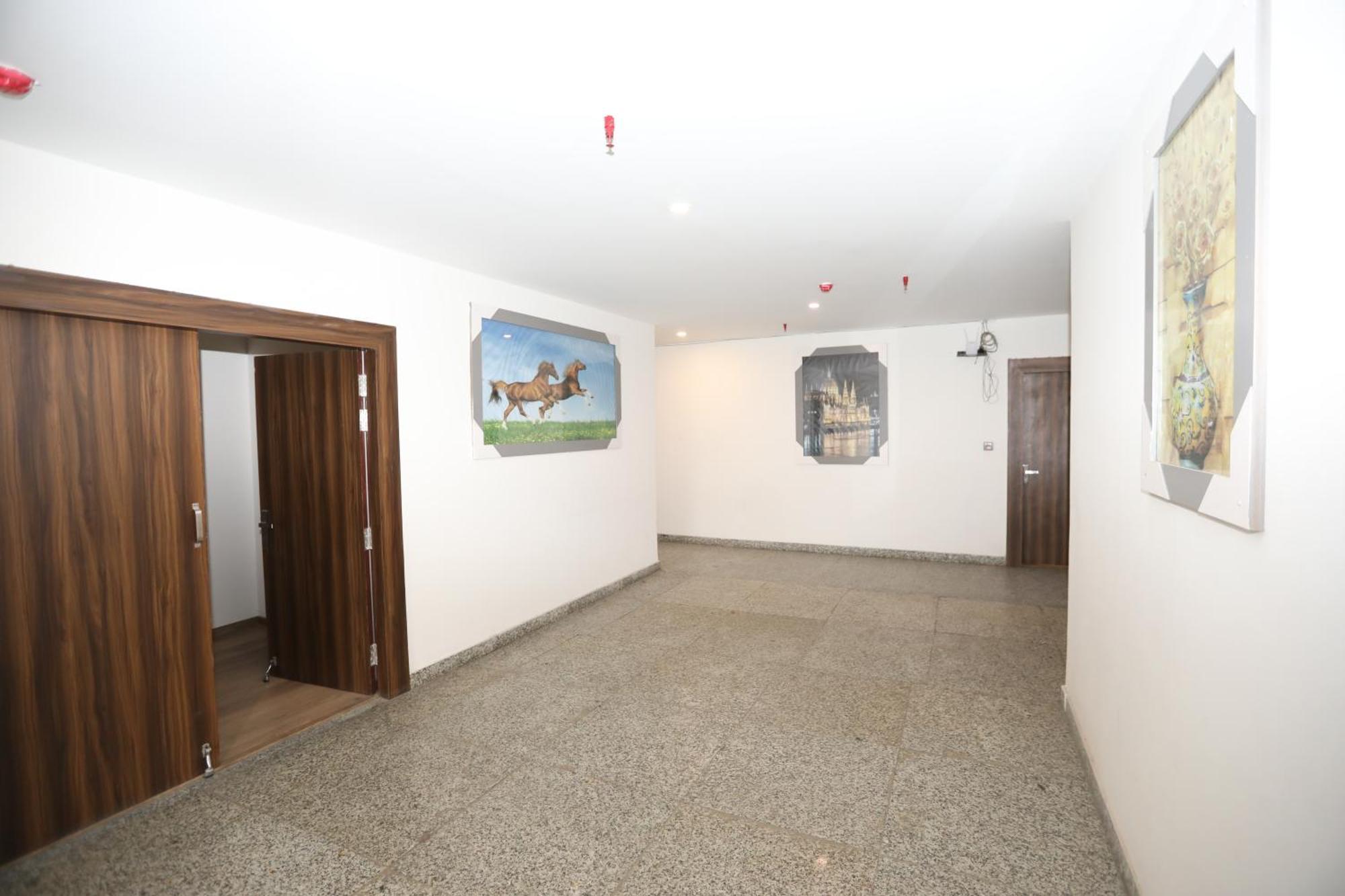 Hotel Noida Grand Sec 58 Екстер'єр фото