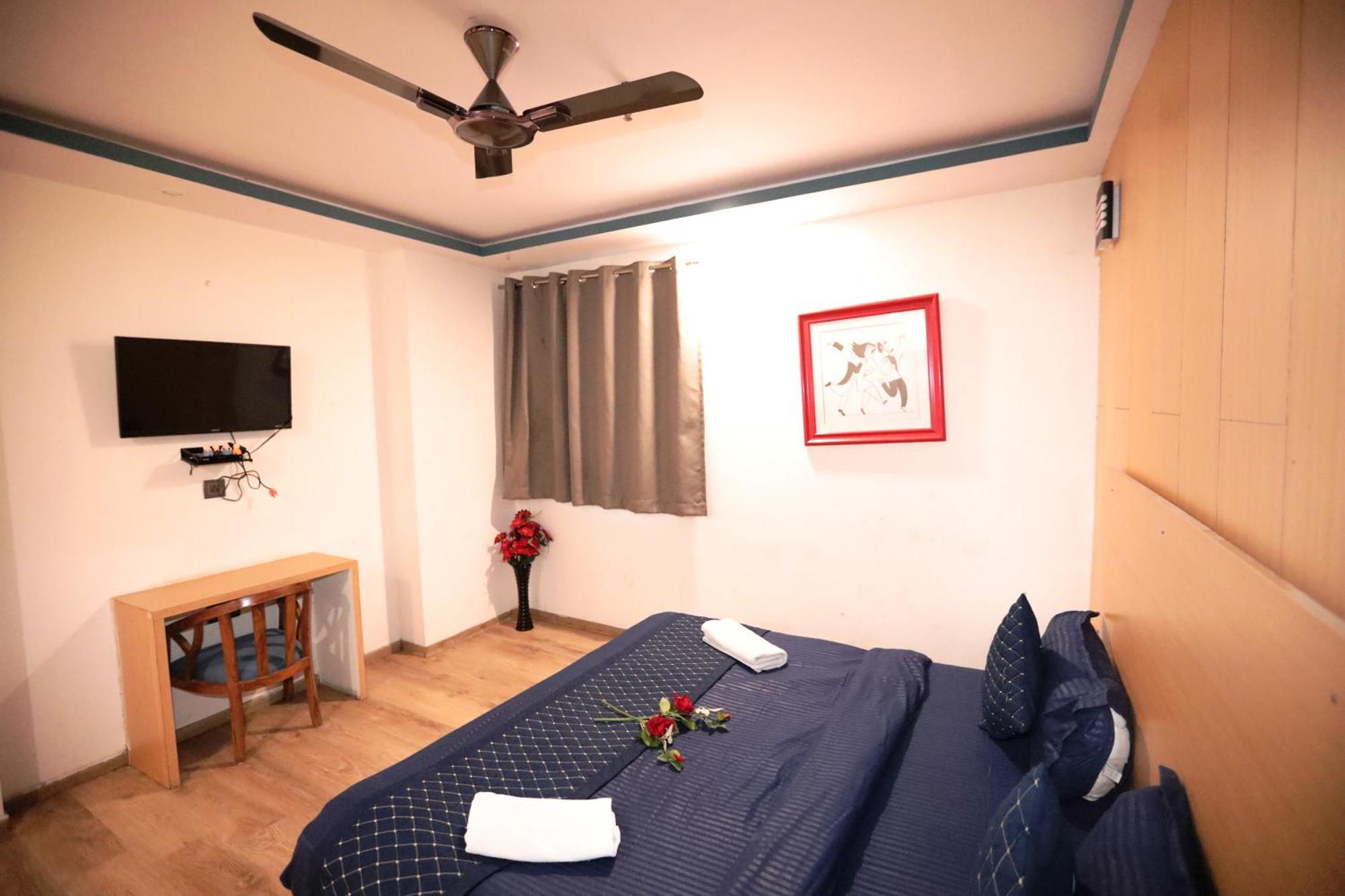 Hotel Noida Grand Sec 58 Екстер'єр фото
