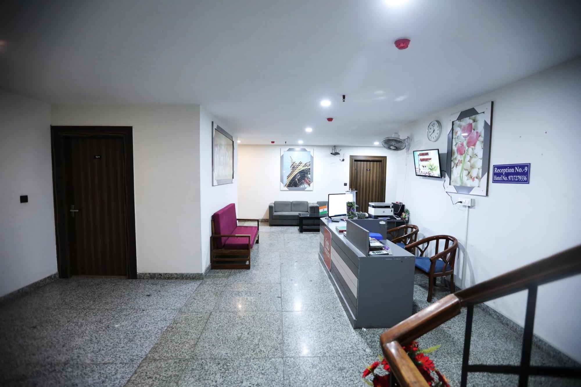 Hotel Noida Grand Sec 58 Екстер'єр фото