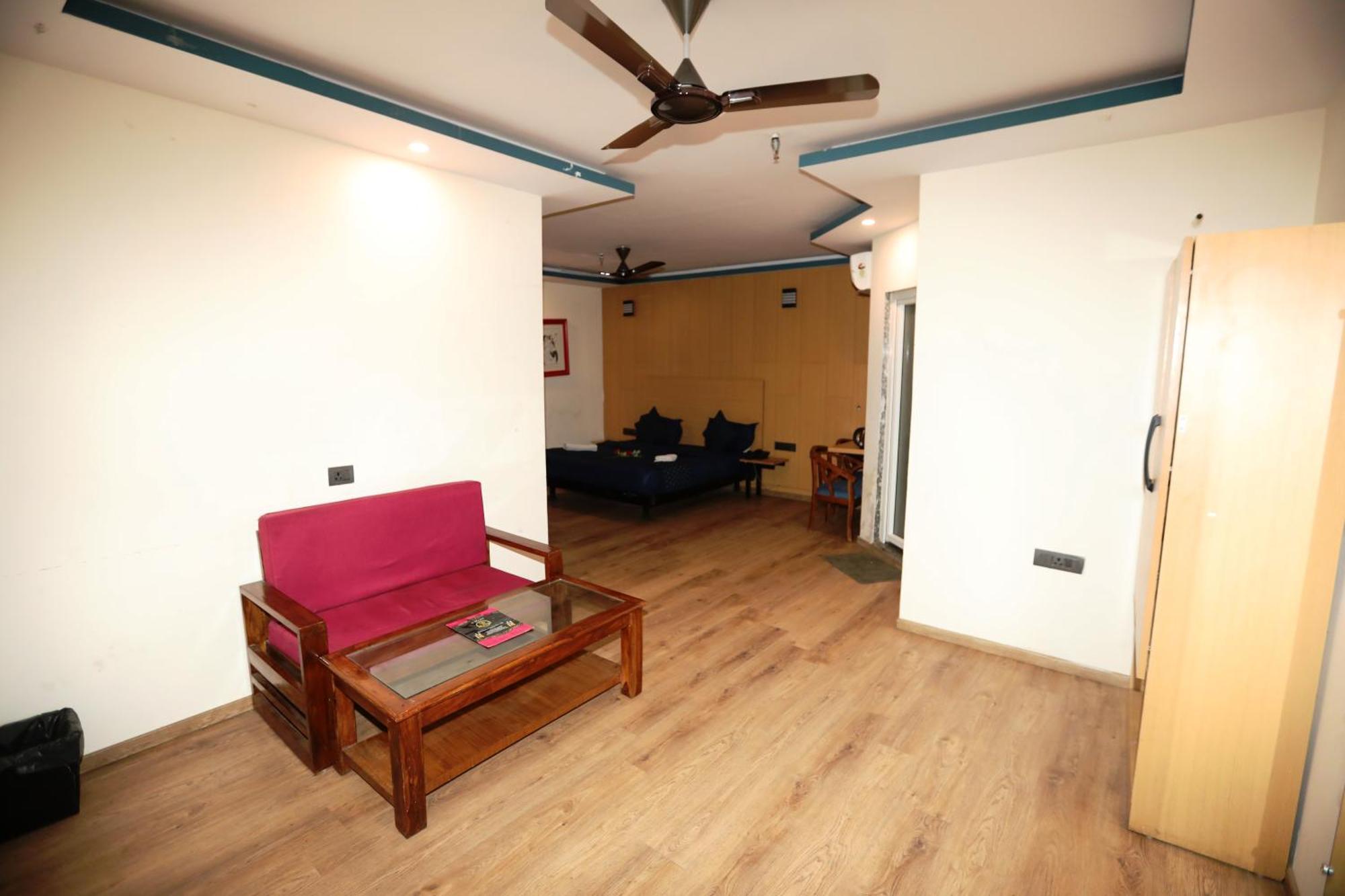 Hotel Noida Grand Sec 58 Екстер'єр фото