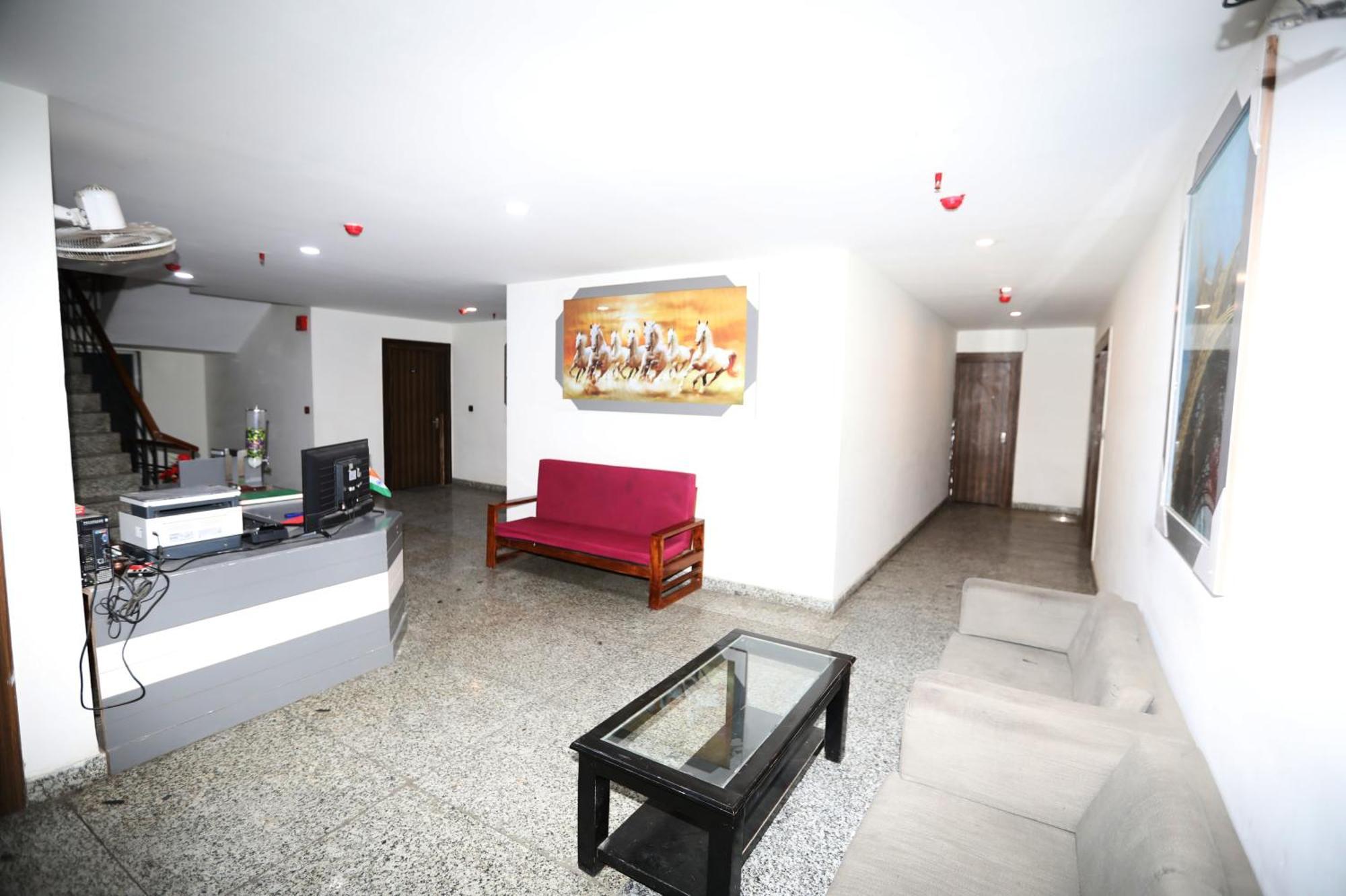 Hotel Noida Grand Sec 58 Екстер'єр фото