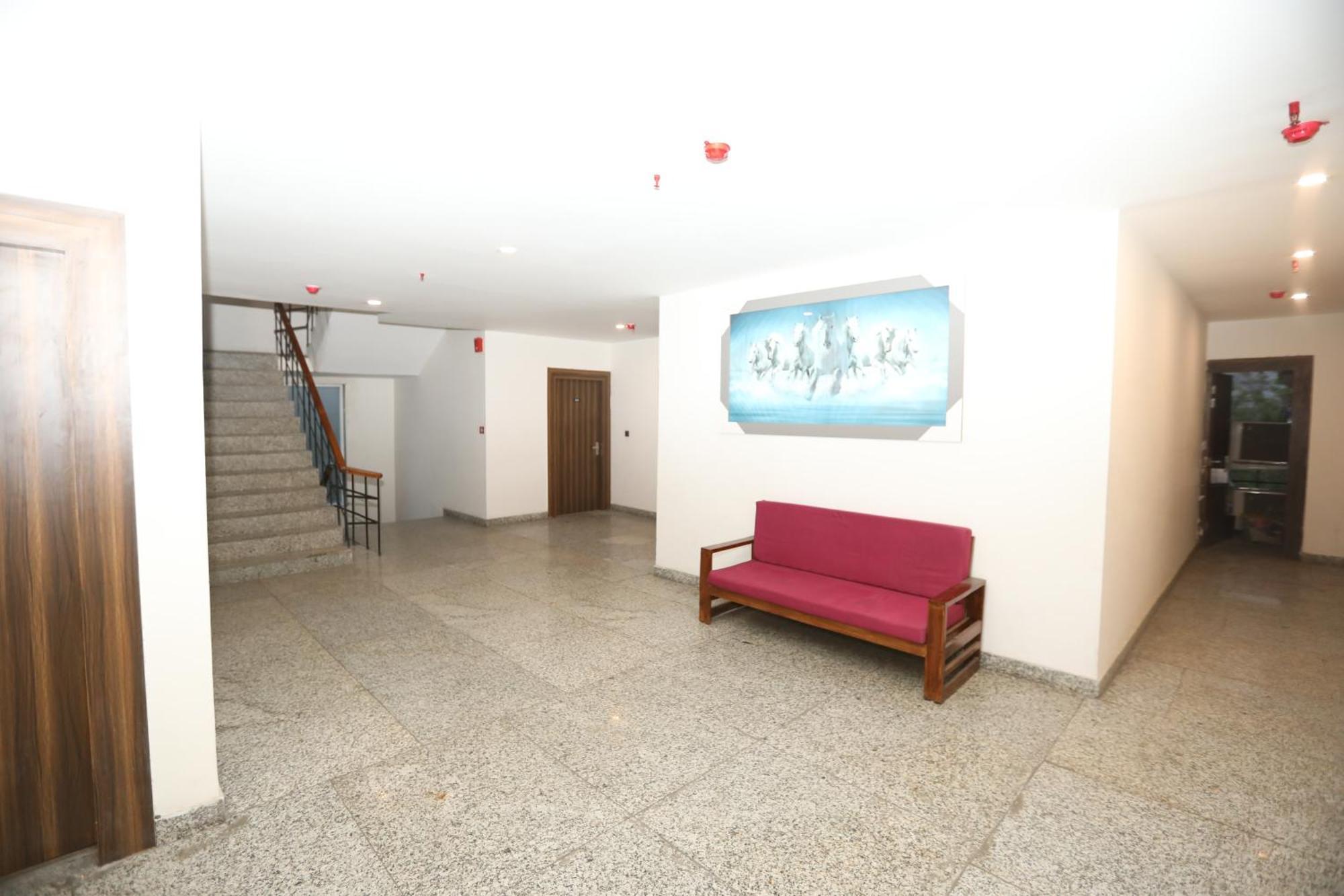 Hotel Noida Grand Sec 58 Екстер'єр фото