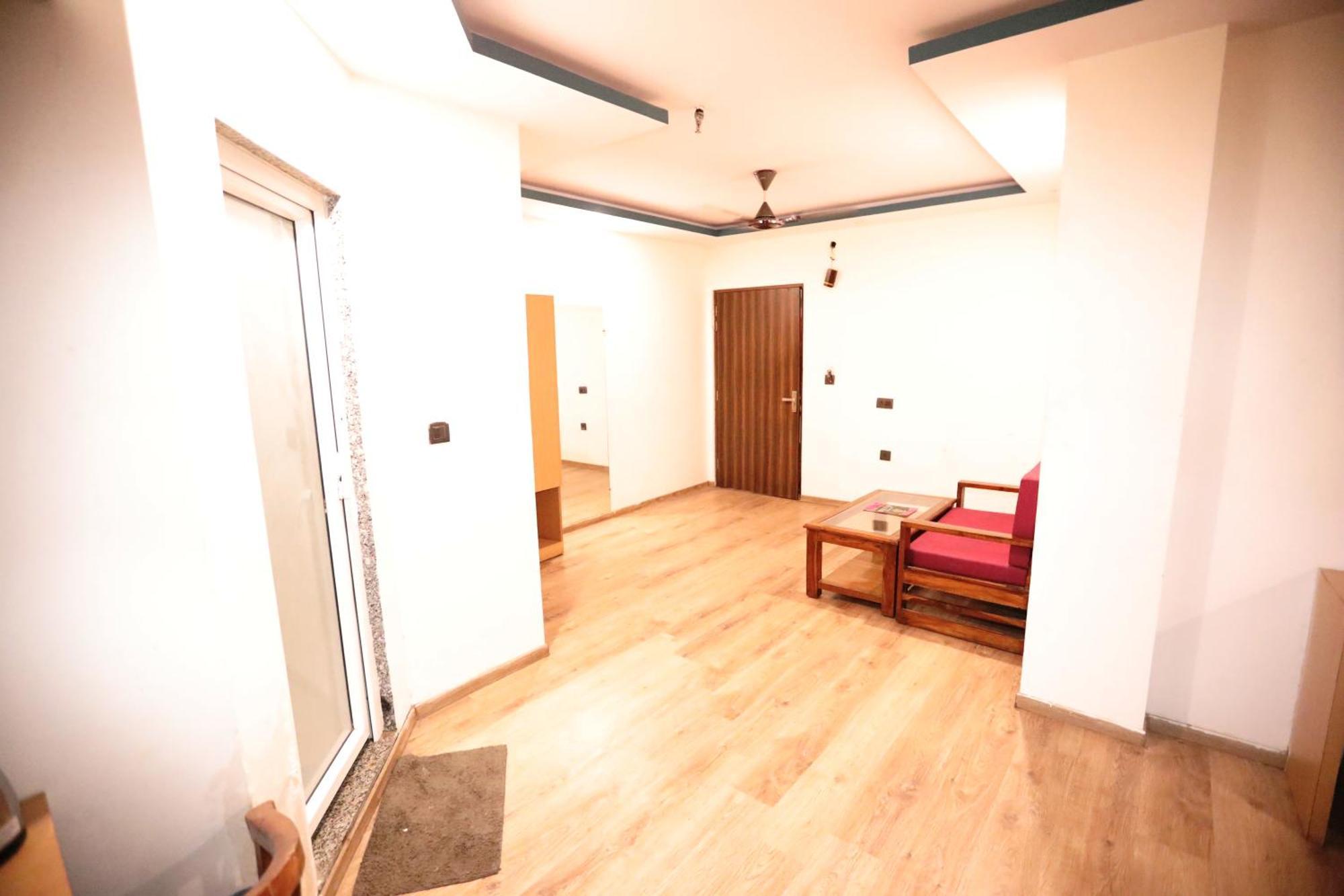 Hotel Noida Grand Sec 58 Екстер'єр фото