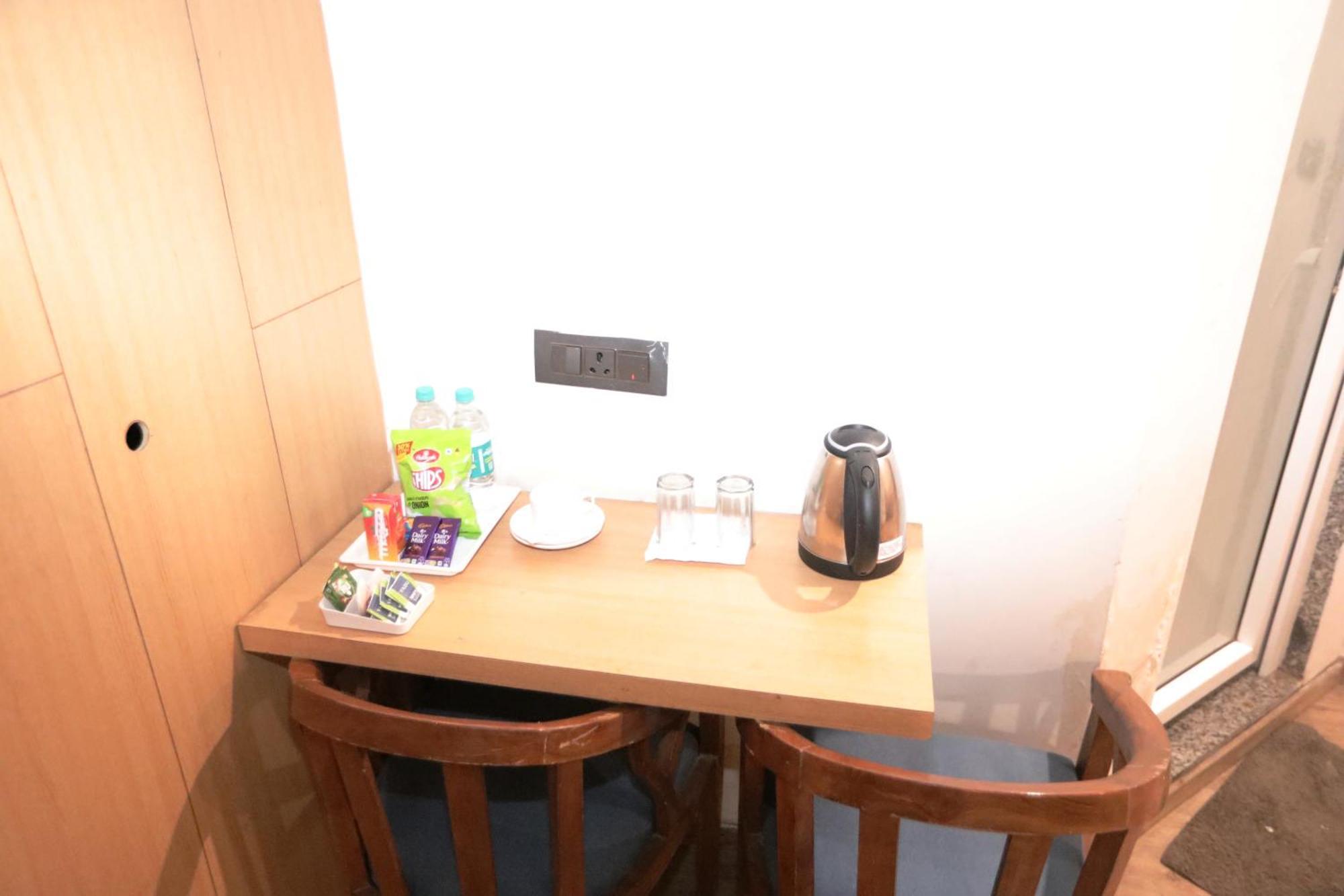 Hotel Noida Grand Sec 58 Екстер'єр фото